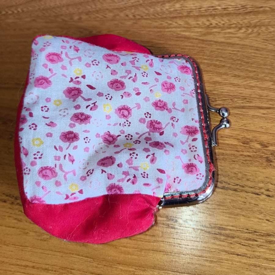 Sweet Kiss Clasp Coin Purse