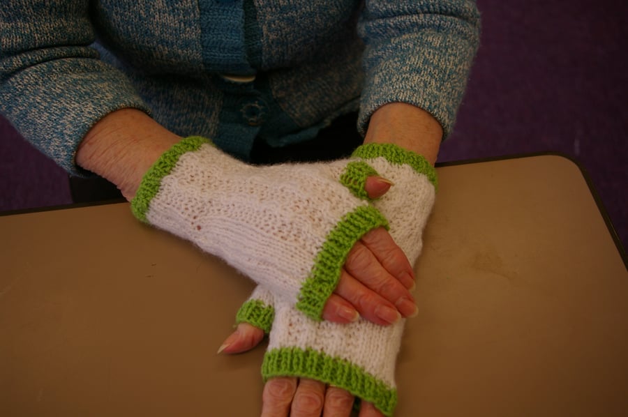 Fingerless Mittens - Knitting Pattern with longer cuff