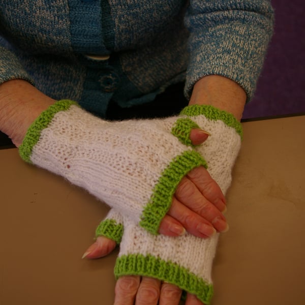 Fingerless Mittens - Knitting Pattern with longer cuff