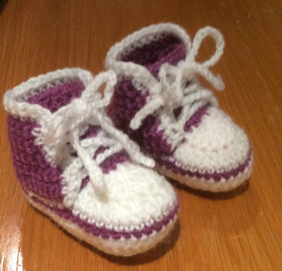 Crocheted  converse sneakers 