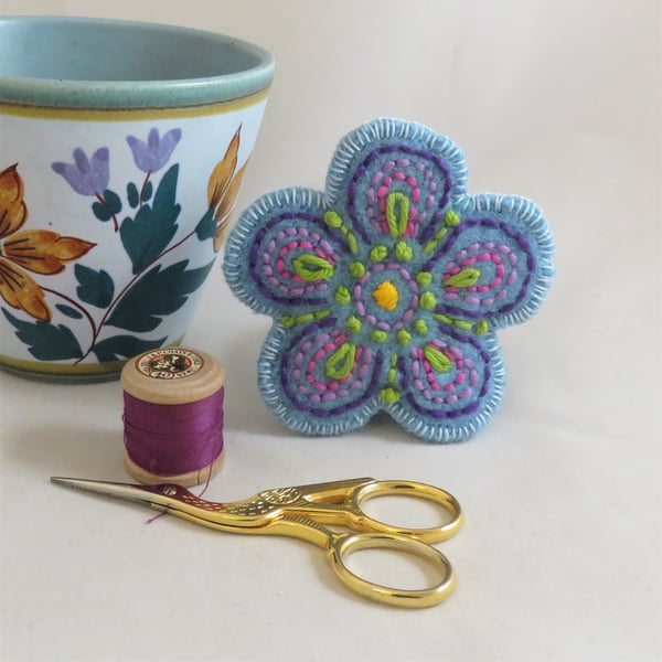 Brooch - Blue Wool Flower Large