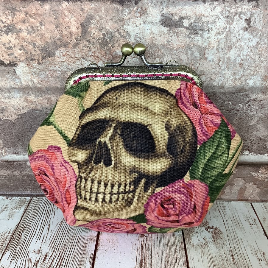 Gothic Skulls Roses frame coin purse with kiss clasp