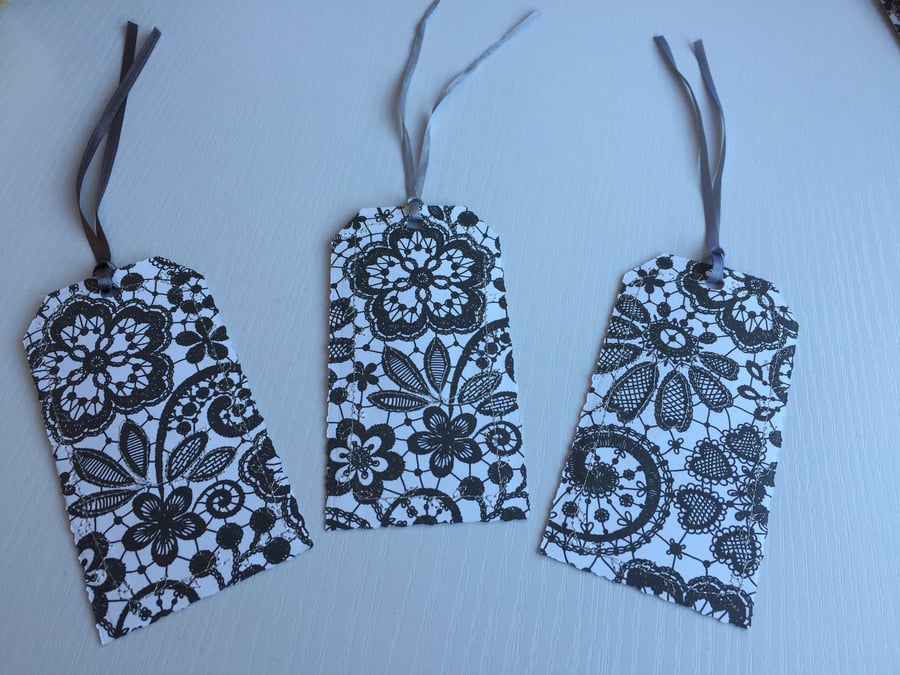 Lace look gift tags