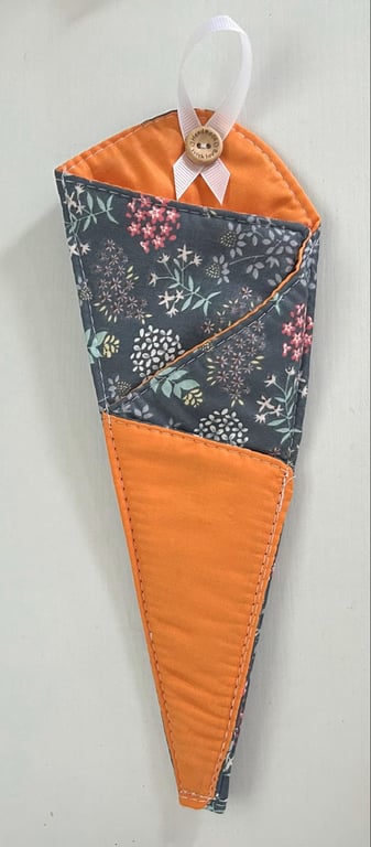 Triple hanging scissor holder in orange