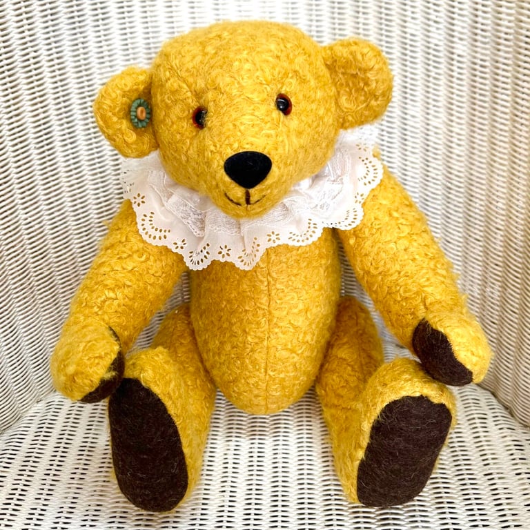 Tabitha: Collectable Boucle Artist Bear 40cm (15.75")