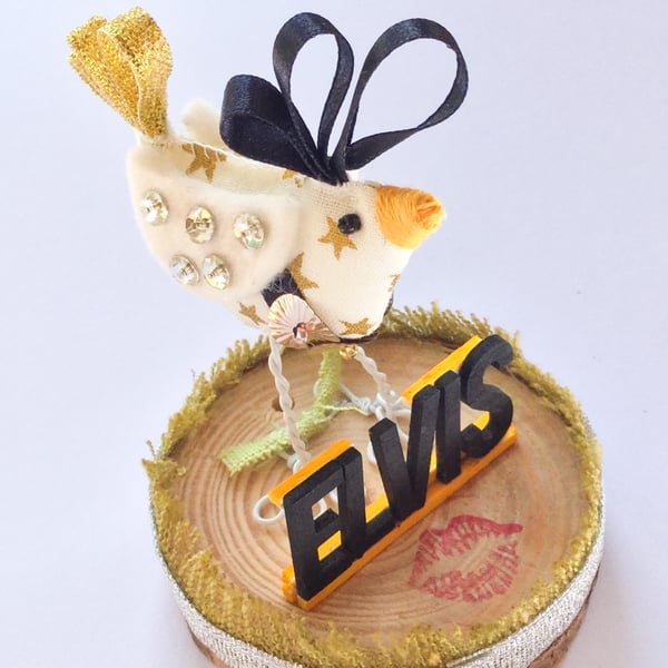 Diorama Elvis Chicken.