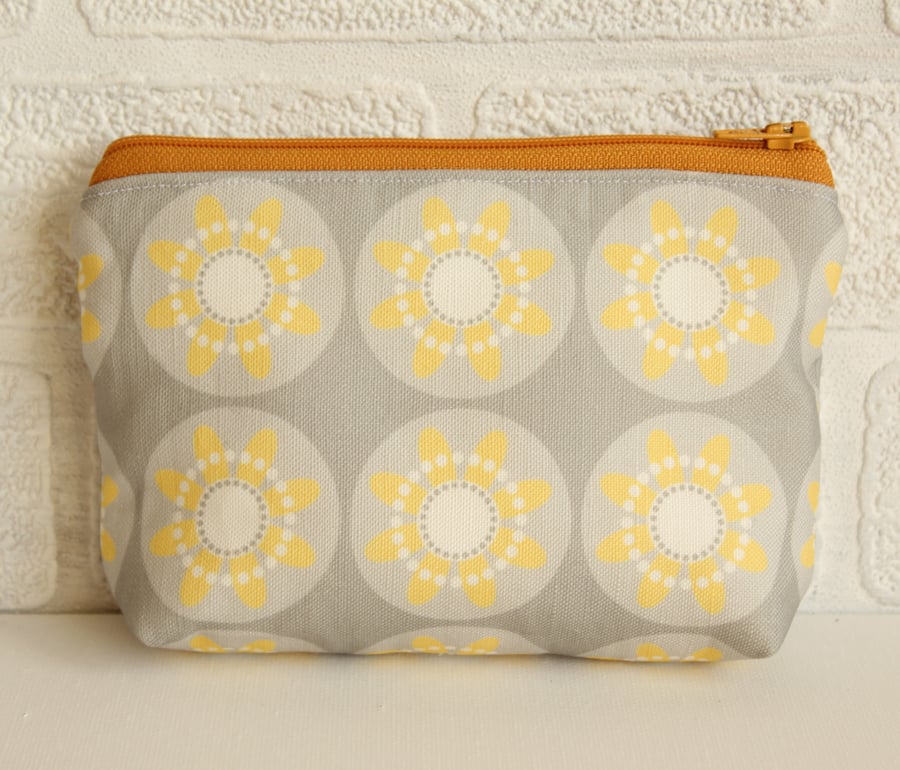 Yellow Daisy zip purse