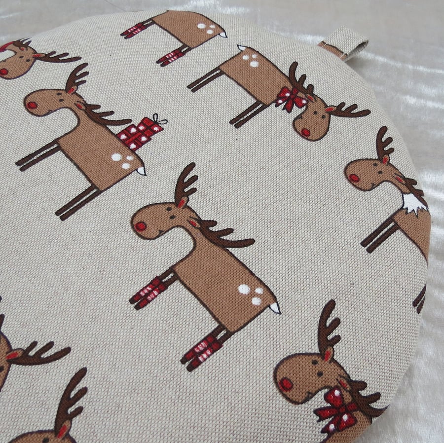 Cafetiere cosy.  Reindeer design.  Size large.  Coffee cosy.