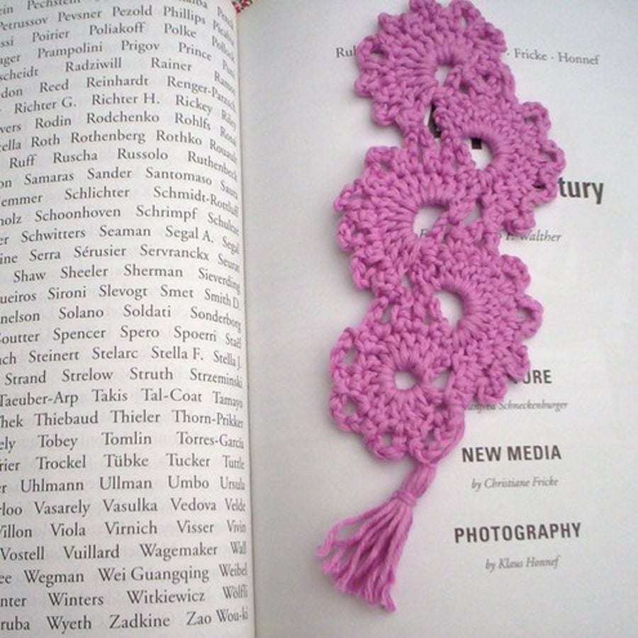 crochet bookmark, pink Queen Anne's lace bookmark