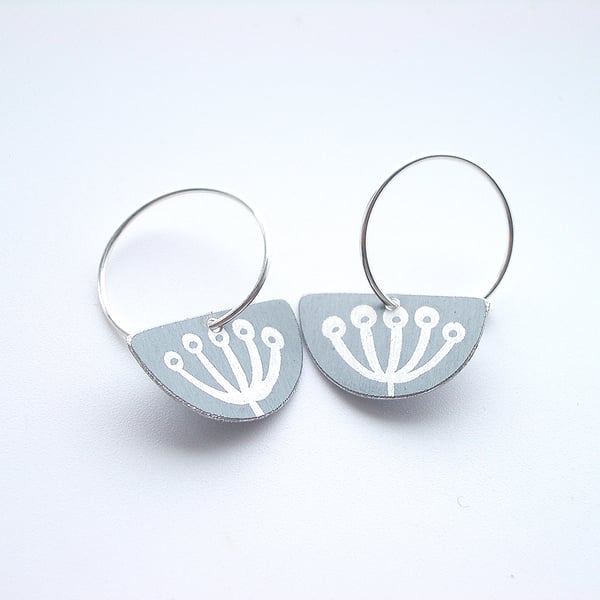 Cow parsley hoop earrings in grey