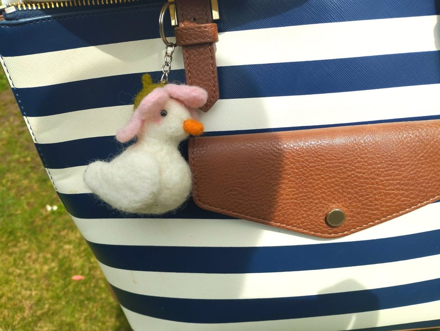Needle felted flower duck keychain 