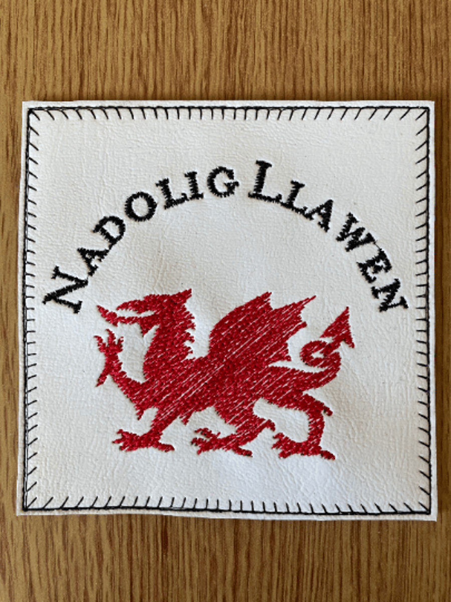 1175. Nadolig Llawen with dragon coaster