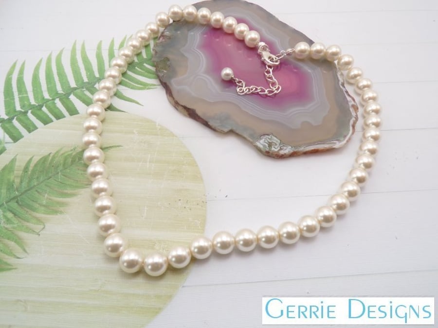 Pearl White Round Pearl Beaded Silver Necklace.