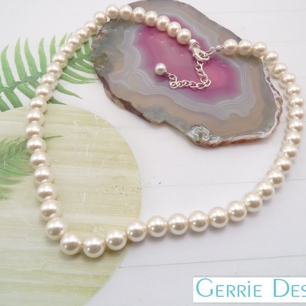 Pearl White Round Pearl Beaded Silver Necklace.