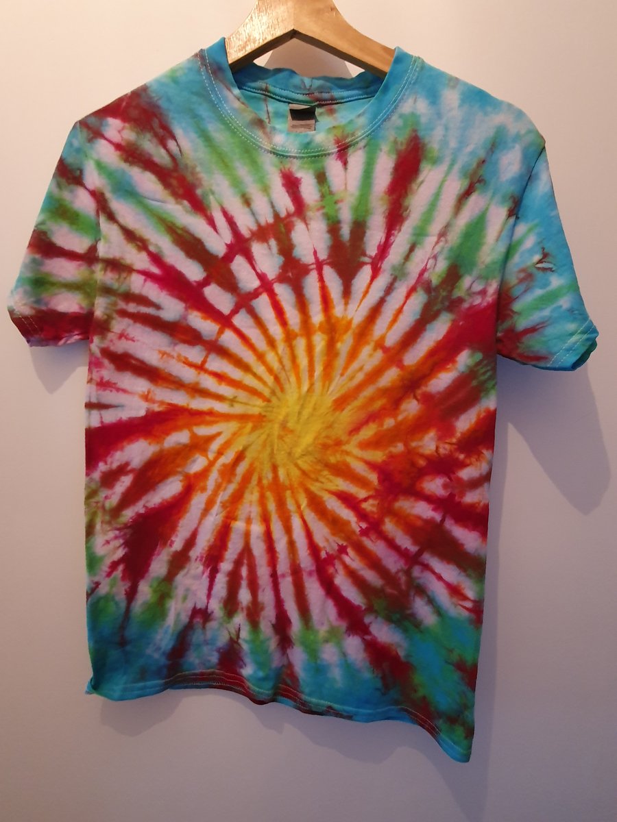 Tie Dye Sunburst Twist T-shirt, Hand-Dyed Top, Festival