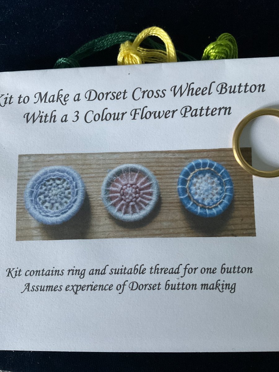 Dorset Button Flower Pattern Kit, Grass Green, Yellow and Dark Green, F5