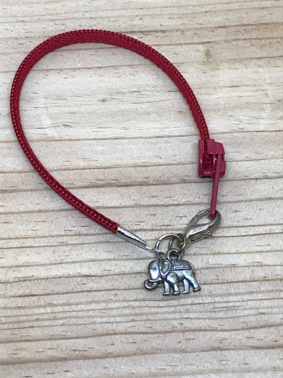  Children's Red Zip Bracelet. (122)
