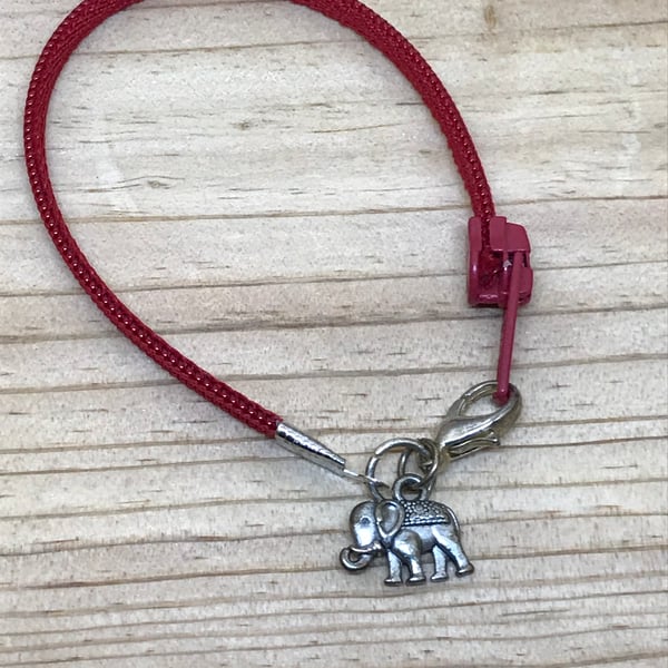  Children's Red Zip Bracelet. (122)