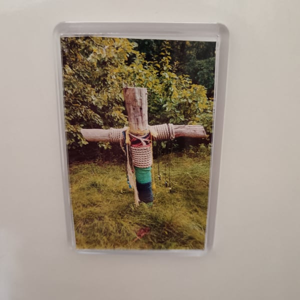 Smiling wooden art sculpture photography fridge magnet 