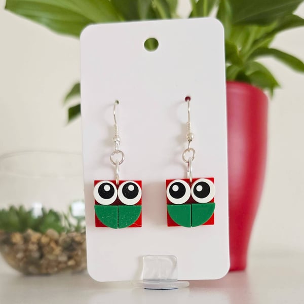 Funny, smiley frog LEGO earring