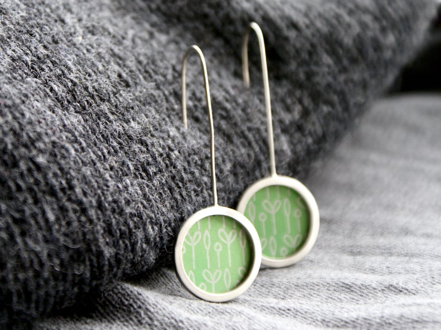SALE 25% OFF Green spring buds pattern earrings - silver circle