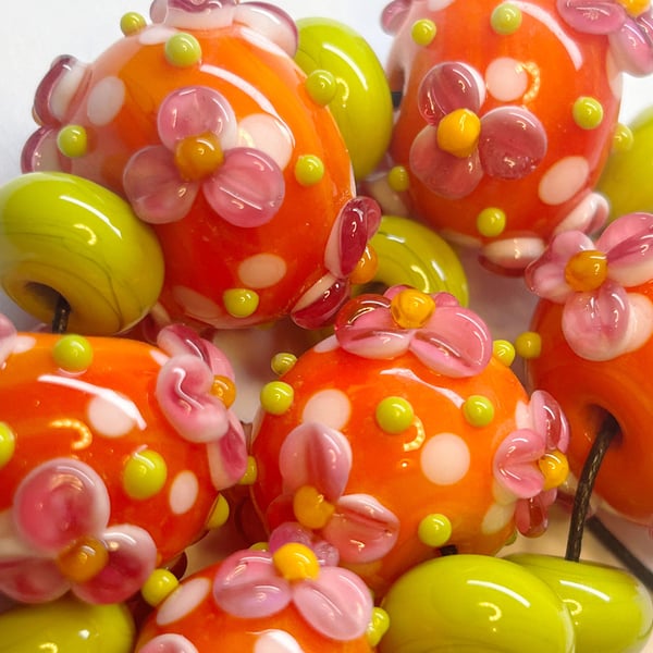 Handmade lamp work glass beads
