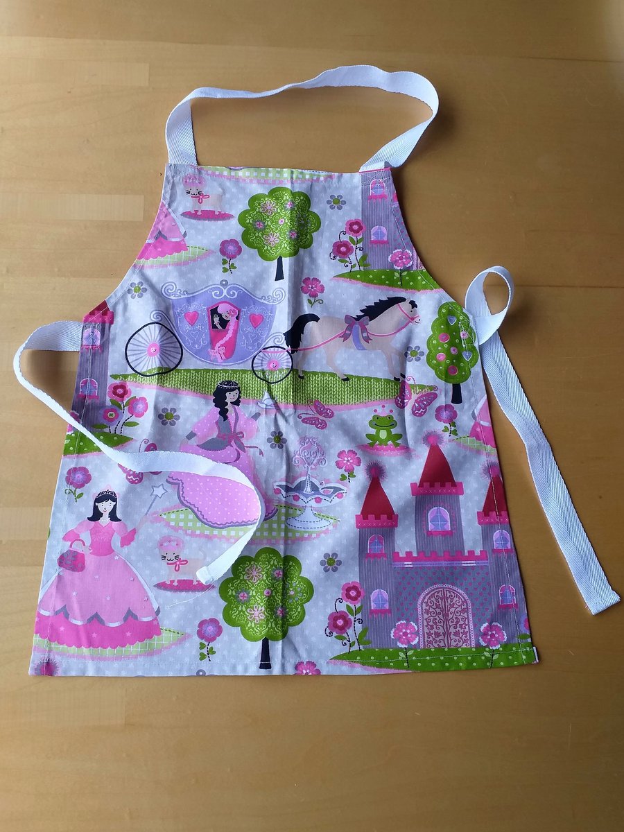 Princess Apron age 2-6 approximately