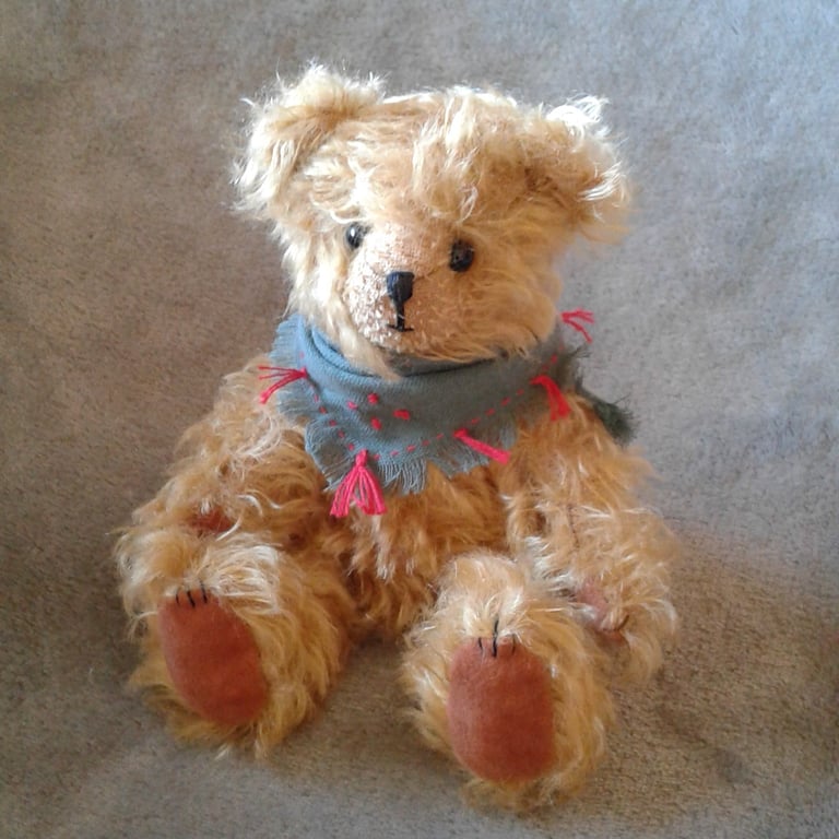Mohair teddy bear 'Iggy' collectable fully jointed 7.5 inches tall 