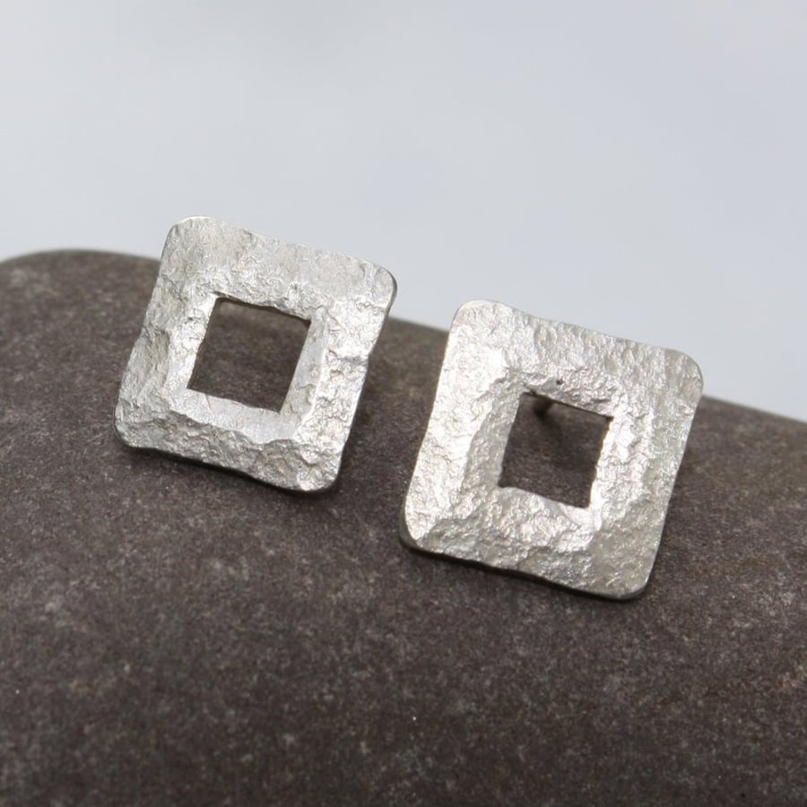 silver square studs Quadrat