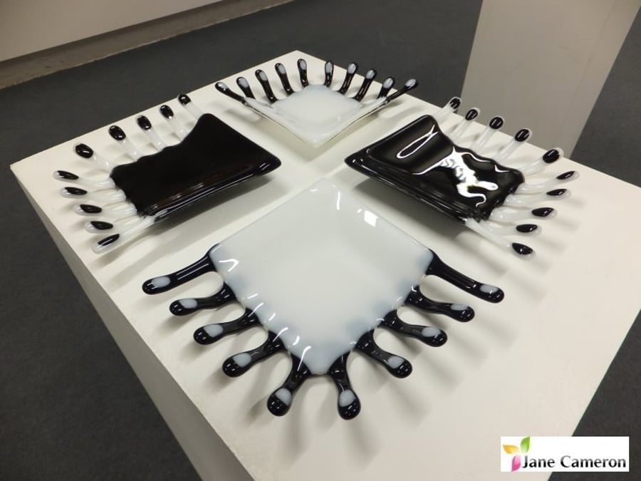 Fring - Winter - 4 Fused glass decorative dishes inspired by music - piano black