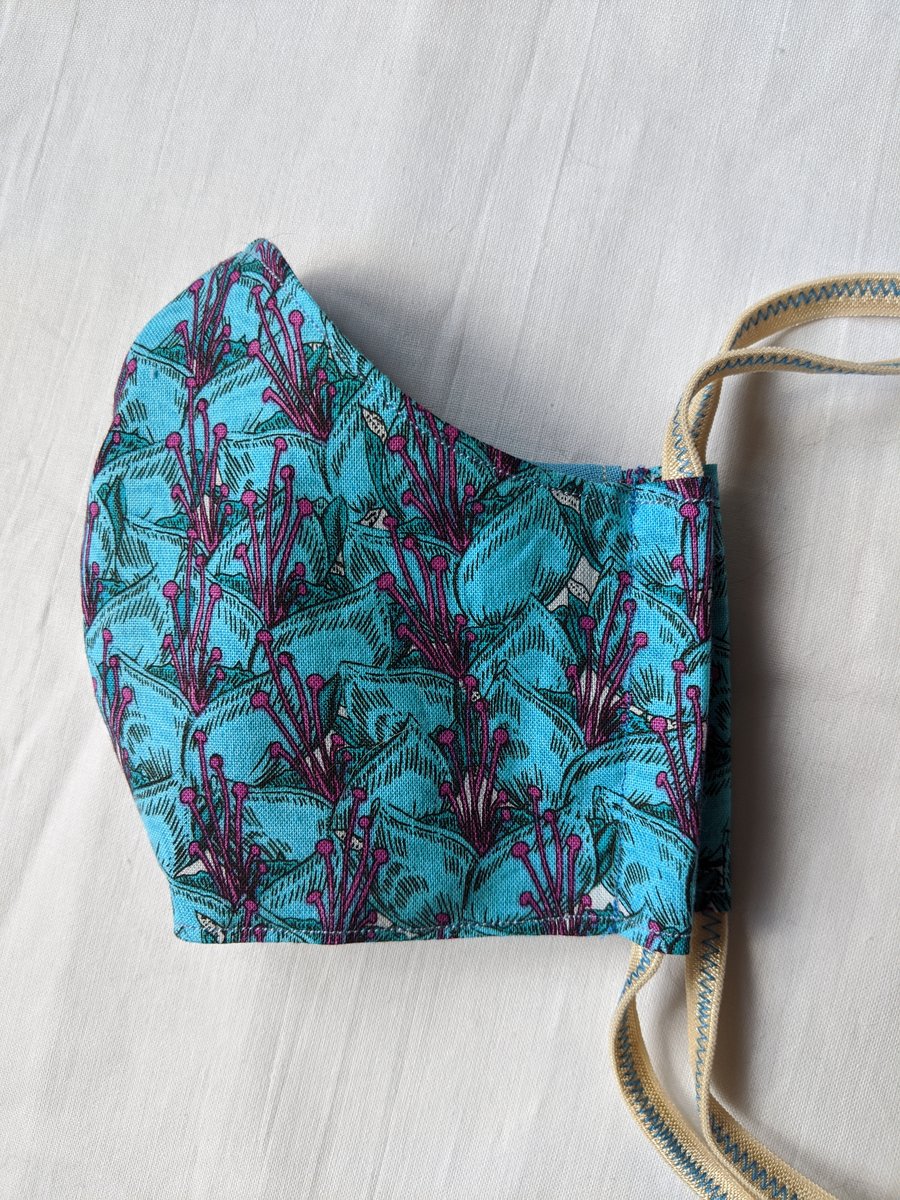 Cotton face mask with modern floral print