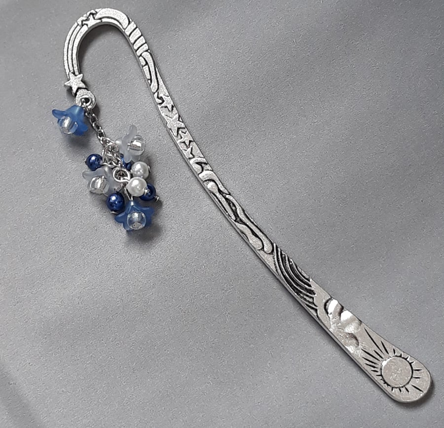BM25 Blue and white floral bookmark