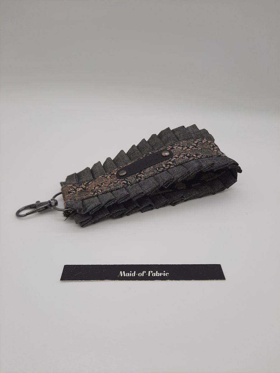 Keyfob wristlet,  keyring in beige and black jacquard with grey pleated edging. 