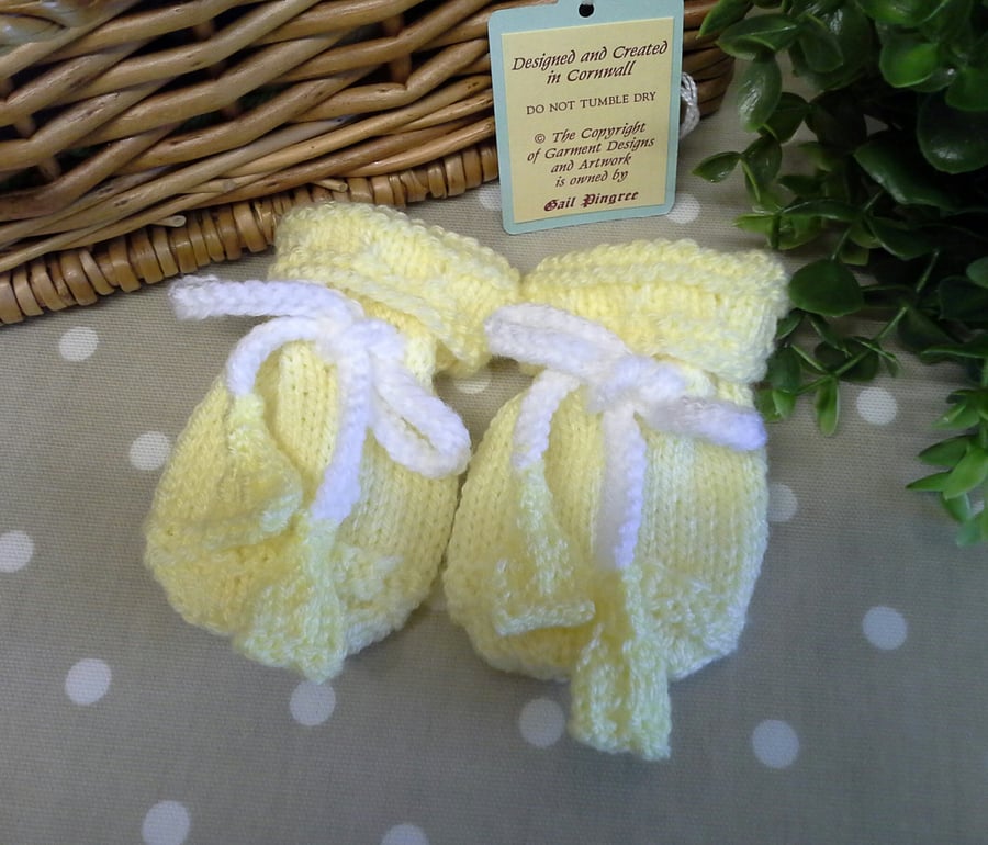 Baby Knitted Mittens 06 months size (HELP A C... Folksy