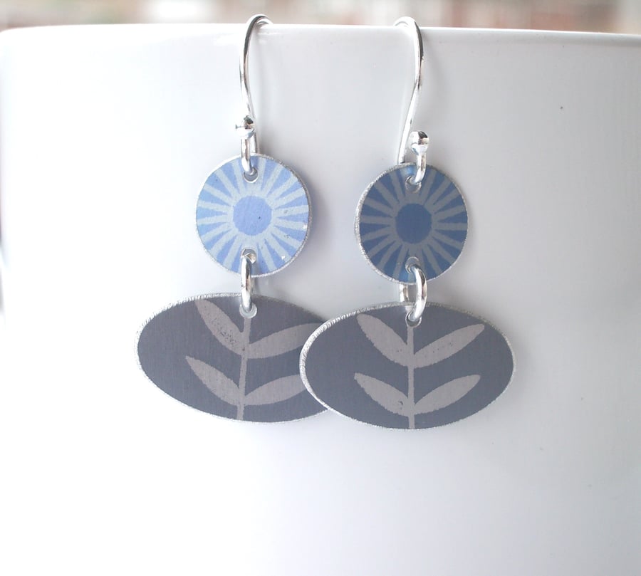 Flower earrings in blue and grey