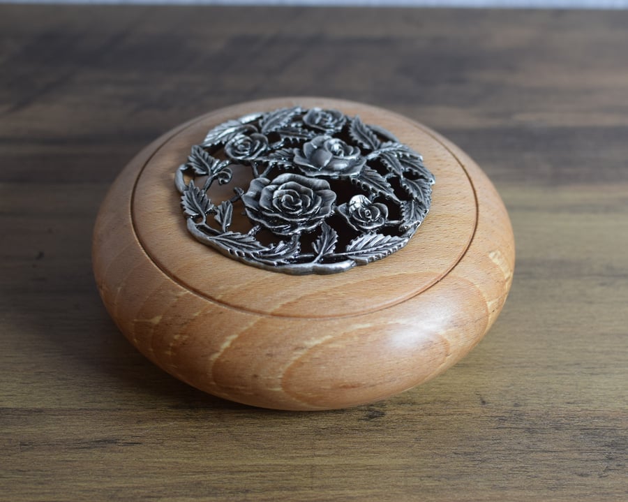 Potpourri Dish - Alder with pewter lid 