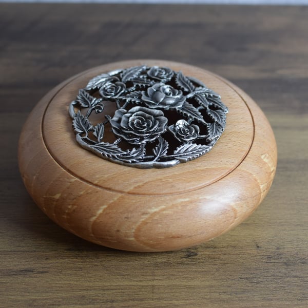 Potpourri Dish - Alder with pewter lid 