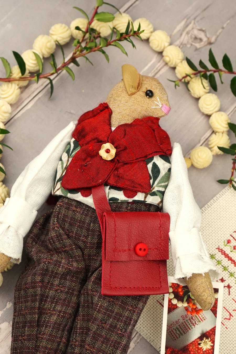 Artle, A Gentleman Winter Berry Mouse