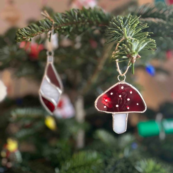 Cute Toadstool and Mushroom decorations in Tiffany style stained glass