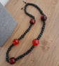 RED AND BLACK LONG BEADED NECKLACE. - Image 4