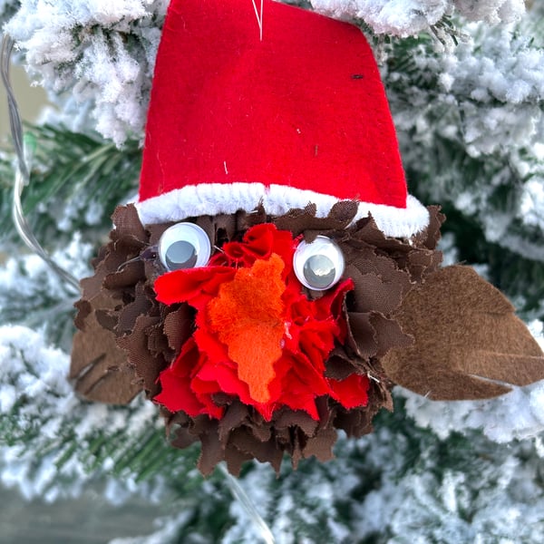 Robin bauble with hat