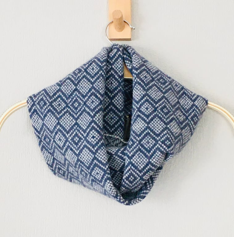 Cowl infinity scarf merino lambswool indigo blue and natural white 