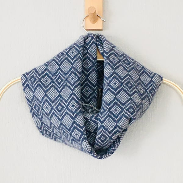 Cowl infinity scarf merino lambswool indigo blue and natural white 