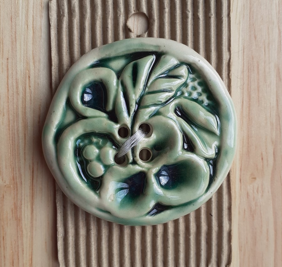 1 Large green ceramic flower button