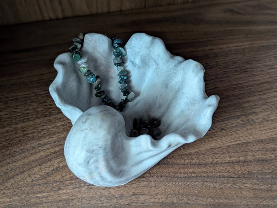 Smoky Shell Dish