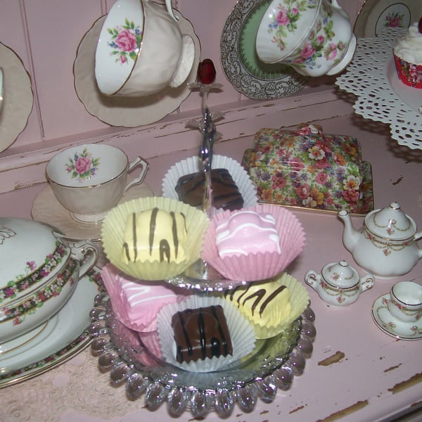 Sweet Everlasting Fondant Fancies Fake Cakes for China Cake Stand Displays