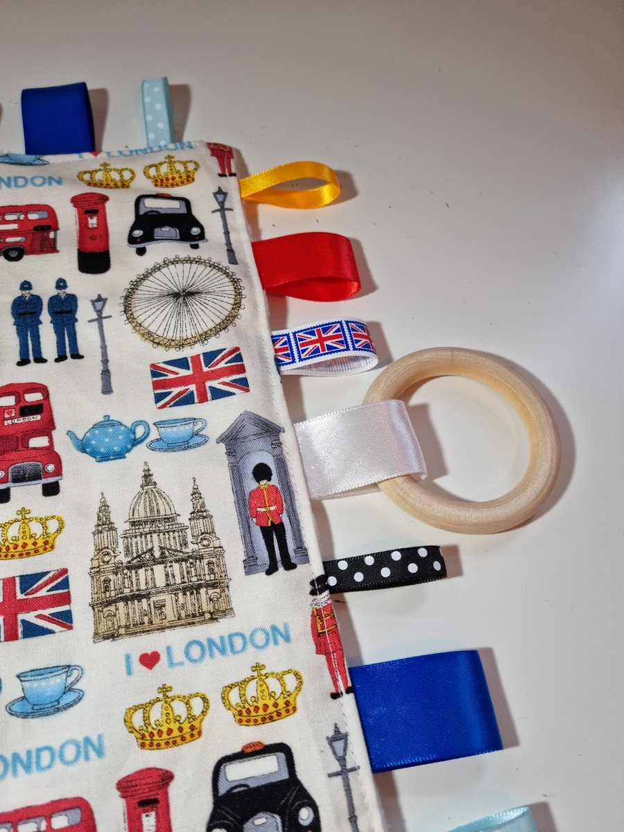 London tag blanket 