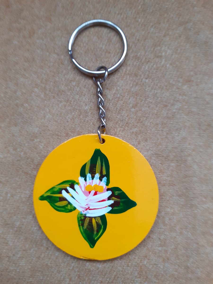Yellow keyring with canal art roses and daisy