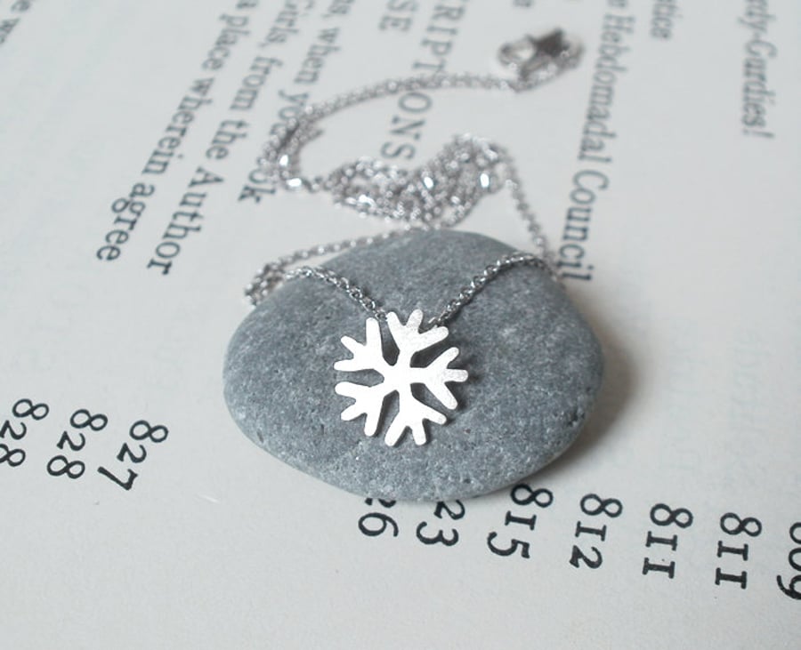 snowflake necklace in 18ct white gold
