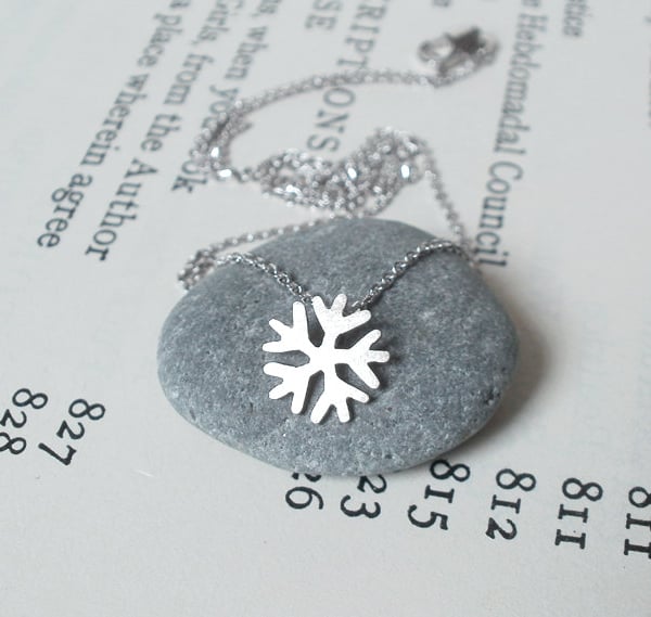 snowflake necklace in 18ct white gold